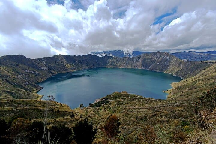 Excursion to Quilotoa: Trekking, Viewpoints and Local Communities