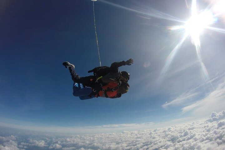 Sri Lanka: All Inclusive Skydiving Experience From 13500 FT