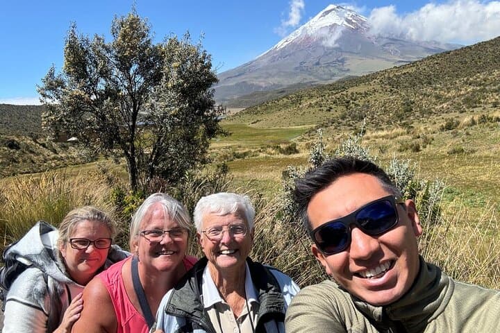 Full day Cotopaxi National Park & Rose Farm private