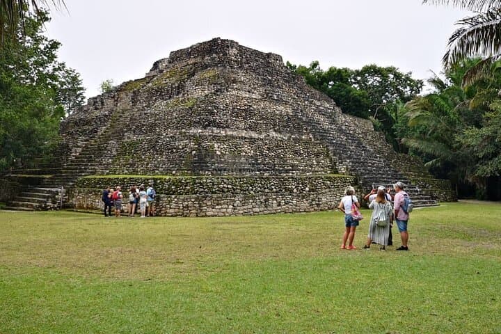 Chacchoben Mayan ruins with tour guide