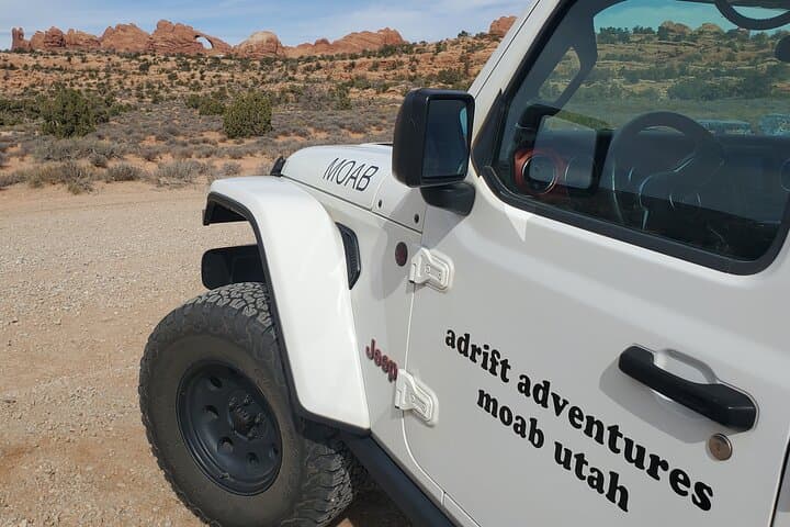 Arches NP. Backcountry Morning or Afternoon 4x4 Jeep