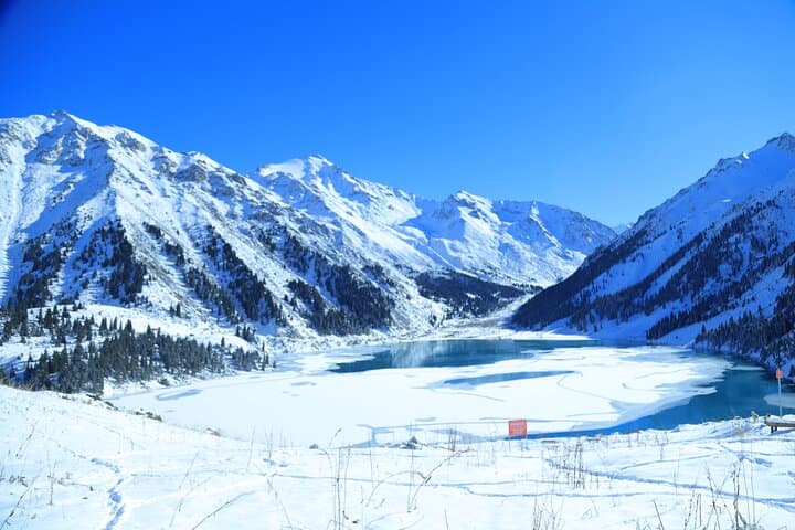 Private Big Almaty Lake Hiking Tour with alternatgive Pipeline
