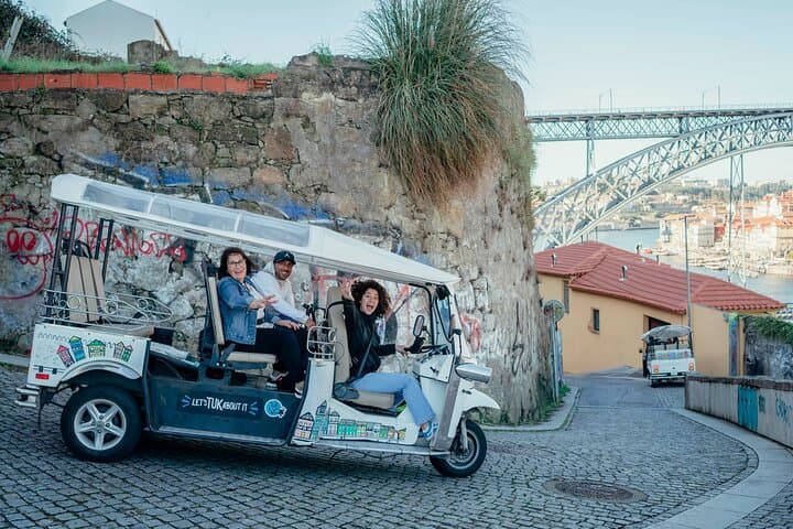 Porto Tuk Tuk: Clérigos, Seaside & Viewpoints - with Options