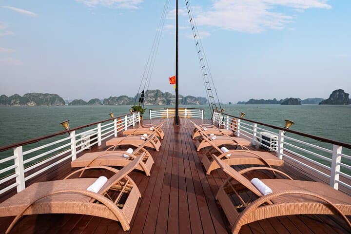 2 Days Exploring Bai Tu Long Bay on Cruise