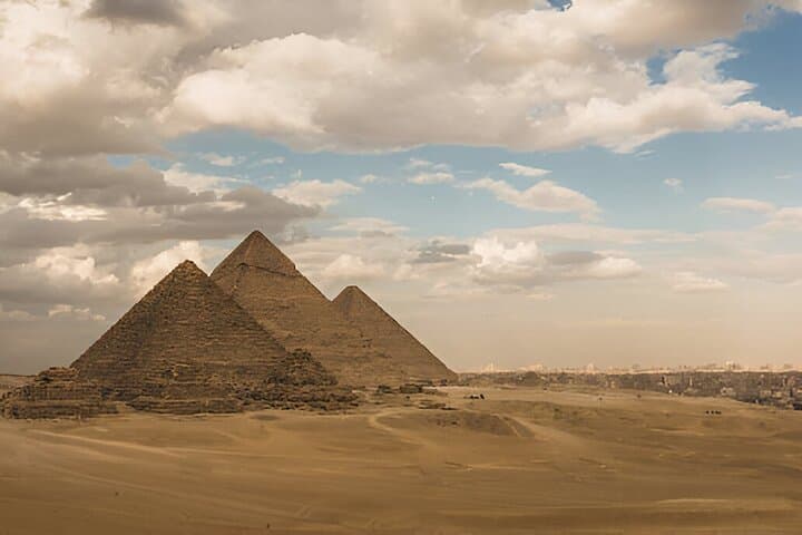 Private Day Tour Giza Pyramids, Sphinx, Saqqara, and Memphis