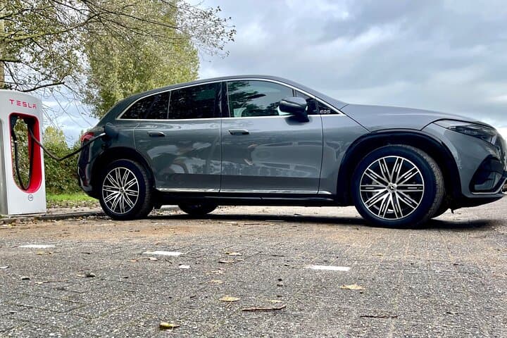 Private Flowerfield Tour in a smooth electric car from Leiden