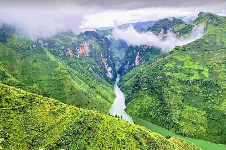 2 Days 1 Night Karst Plateau Geopark Tour from Ha Giang