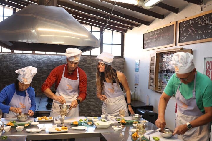 Bilingual Cooking Class with Pisco Cocktail in Cusco