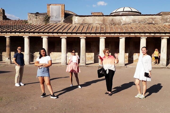 Play and Explore Ancient Pompeii Guided Treasure Hunt