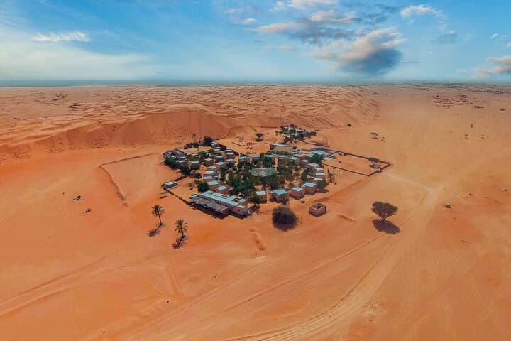 Discover the Enchanting Desert Overnight and Coastal Trail Tour