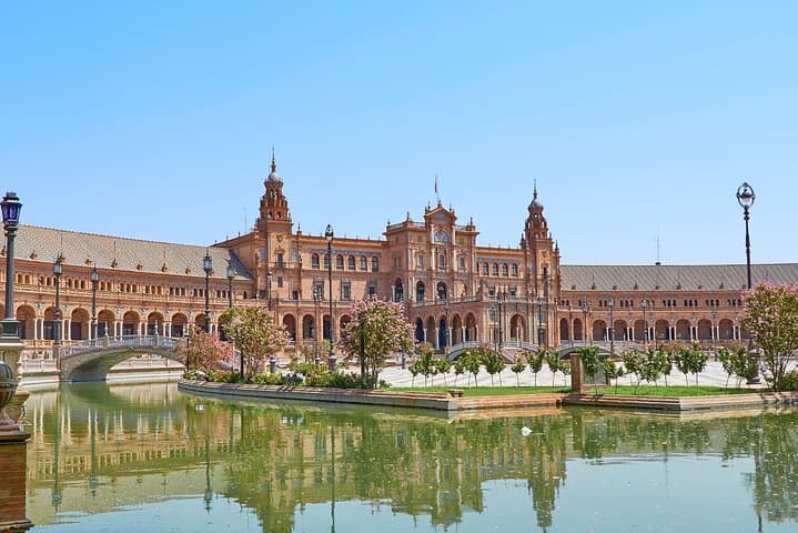 Guided tour of the Spanish Steps and the Maria Luisa Park
