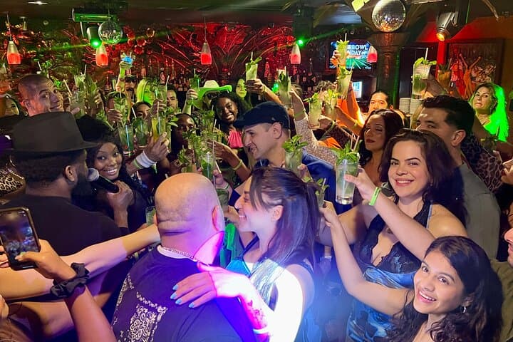 Miami: Mango's Sip & Salsa Tickets. Lessons, Mojitos & Appetizers