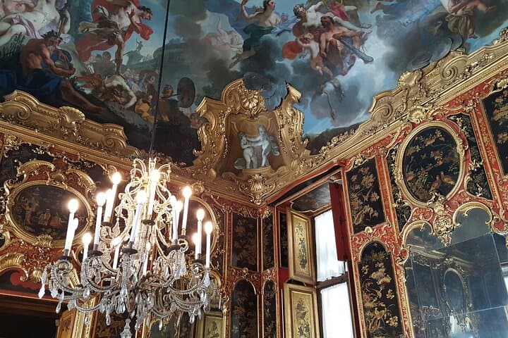 Turin Royal Palace Kid-Friendly Tour with and Holy Shroud Chapel