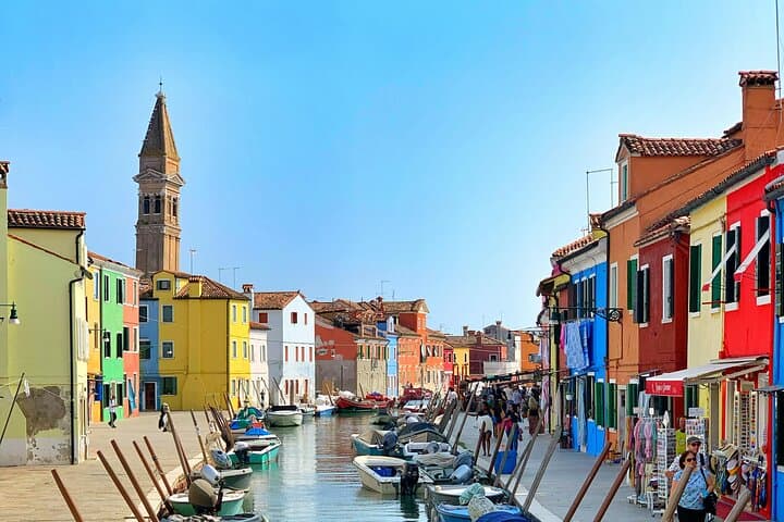 Colors and Traditions: 5.5-Hour Murano and Burano Islands Tour