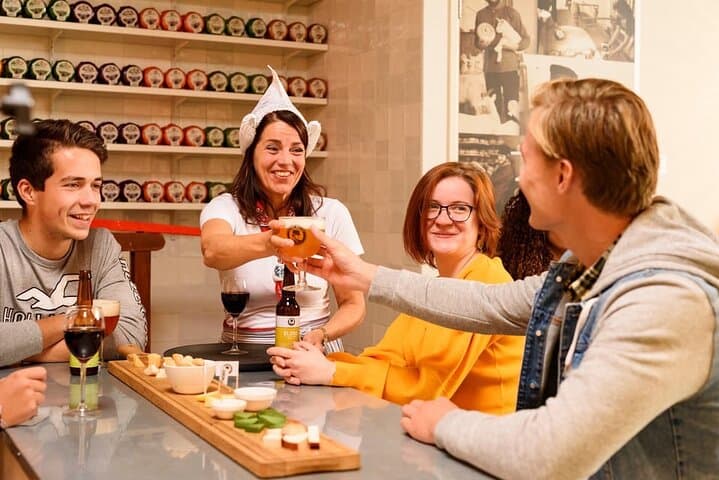 Guided Dutch Cheese Tasting Experience in Amsterdam with Wine