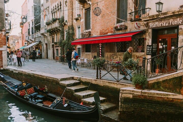 Venice Walking Guided Tour and Gondola Ride