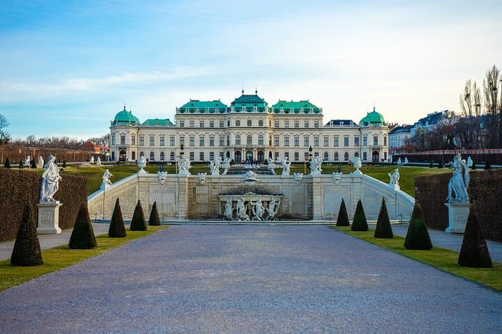 Prague–Vienna Car/Van (1–7 pax) via Lednice Chateau & Mikulov