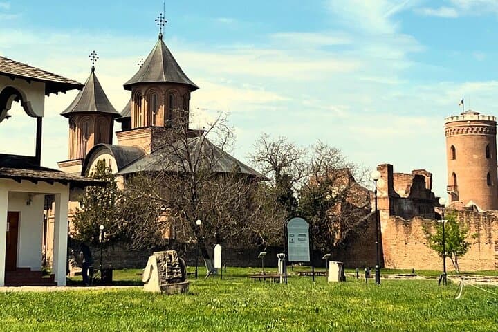 Thrones & Tyrants: Dracula and Ceausescu, Private Full-Day Tour