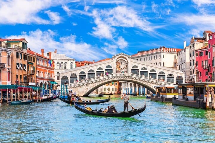 Venice Shared Gondola Ride: 30 Minutes through Grand Canal