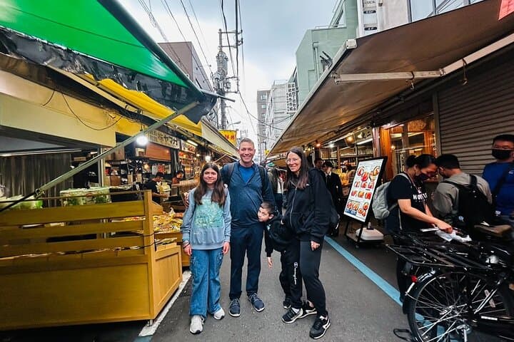 Private Tsukiji Outer Market Tour: Temple, Tastes & Matcha Tea
