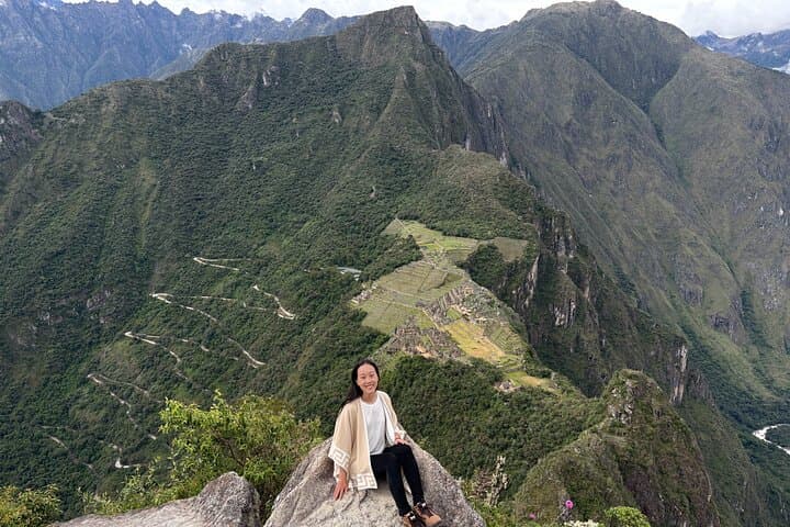 Sacred Valley & Machu Picchu Sunrise Tour – 2 Days