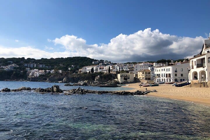 Girona and Costa Brava Tour with Traditional Seafood Paella Lunch