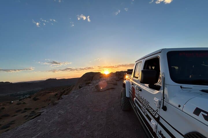 Sunset Private Off-Road Jeep Tour in Moab