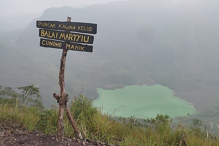 Kelud Volcano trekking