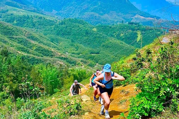 Trekking SaPa 2-Day Local Adventure with Homestay & Guide