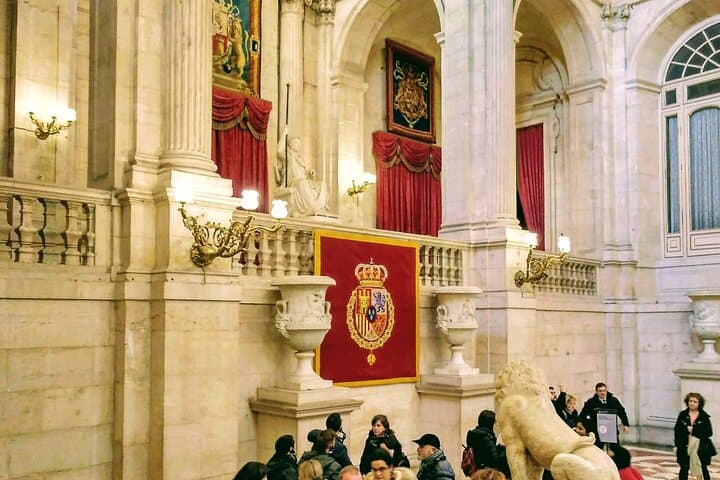 Madrid Royal Palace Professional Guided Tour with Skip the Line