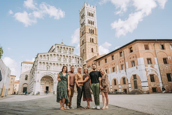 Private Photo Session with a Local Photographer in Lucca