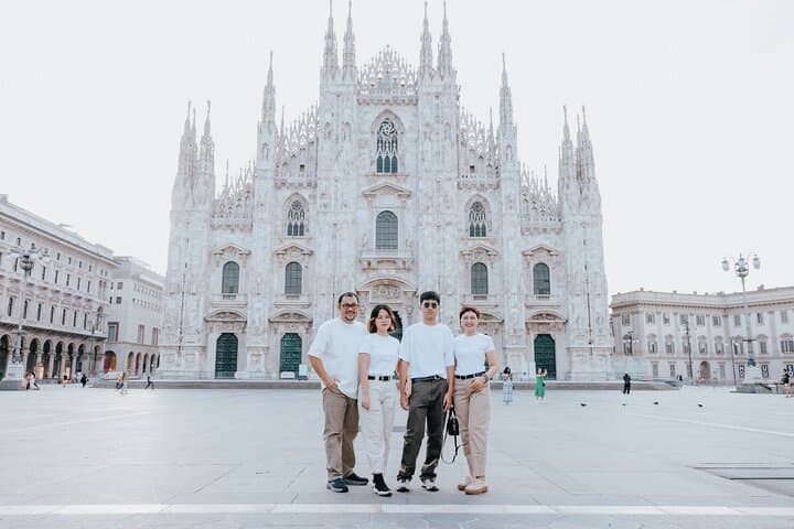 Private Photo Session with a Local Photographer in Milan