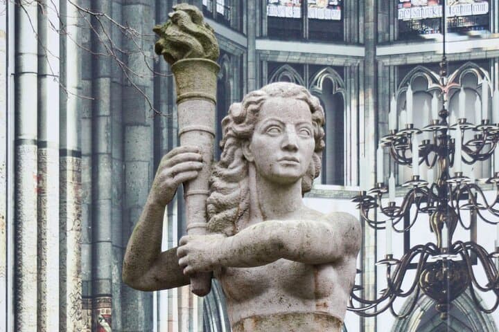 Utrecht city game: canals, history and secret streets