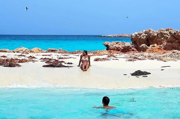 Daymaniyat Islands Snorkeling Tour – Swim with Turtles & Kayaking