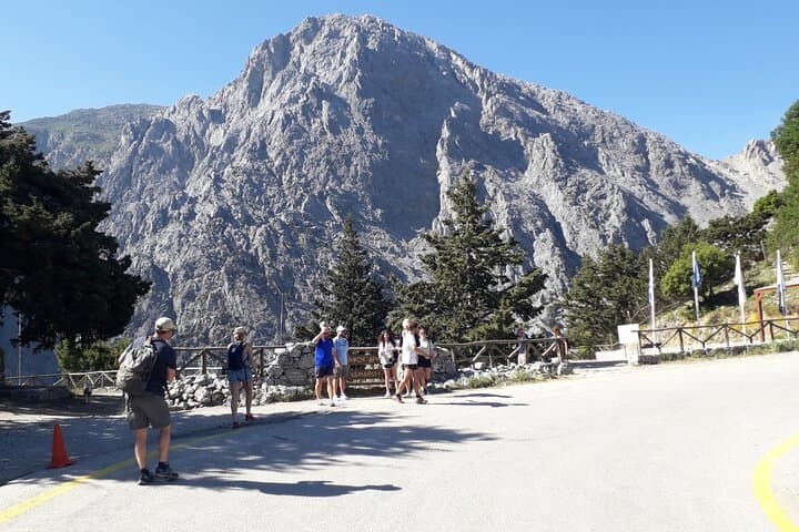 Private Half-Day Tour Samaria Gorge and Botanical Garden