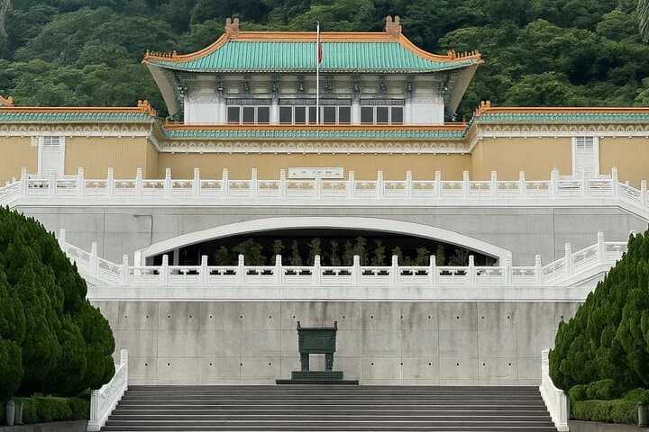 Classic Taiwan Experience: Shrimp Fishing & Palace Museum