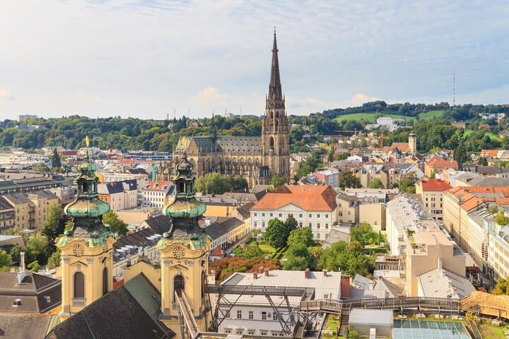 Private Shore Tour: Cultural & Culinary Walk in Linz