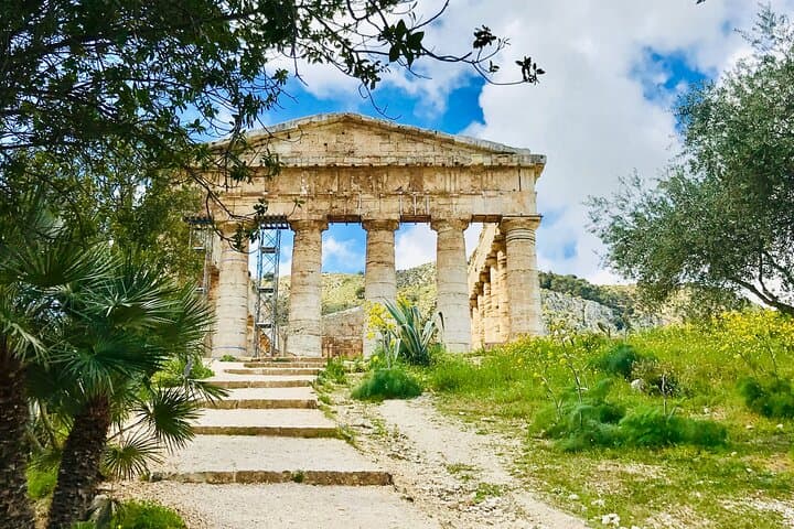 SEGESTA and MONREALE Private Tour from Palermo with Guide Driver