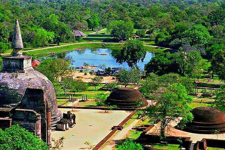 All-inclusive Day Tour to Anuradhapura from Kandy