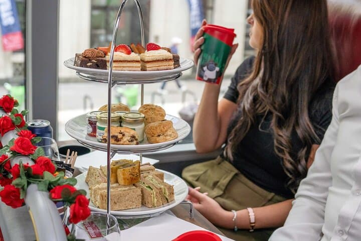 London: Afternoon Tea Bus Tour with Prosecco & London Eye Option