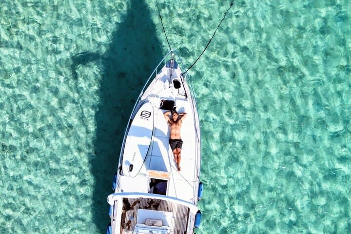 Tour in the Tavolara/Molara archipelago with aperitif and dry pro