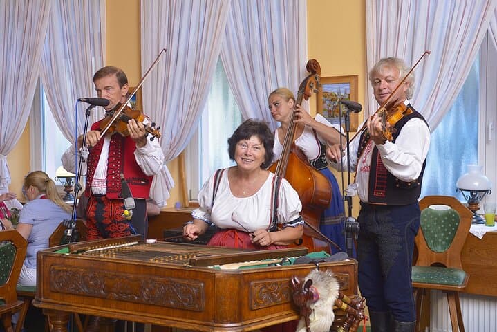 Folk Dinner Experience in Prague with Transportation