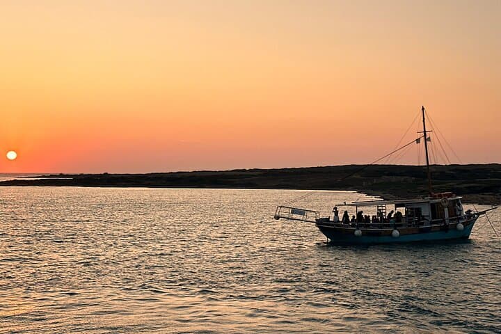 Sunset Kaiki Cruise : Sail, swim & Sip the moment