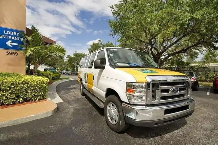 Detroit Metropolitan Wayne County Airport DTW private Transfer