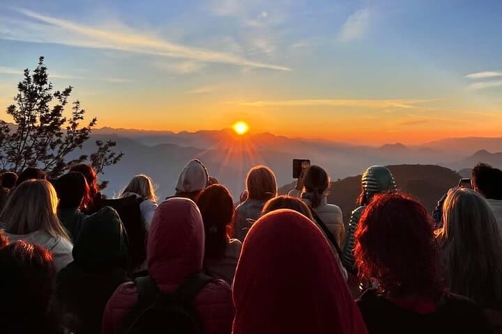 Rishikesh: Mountain Sunrise with Temple Blessings Guided Trek