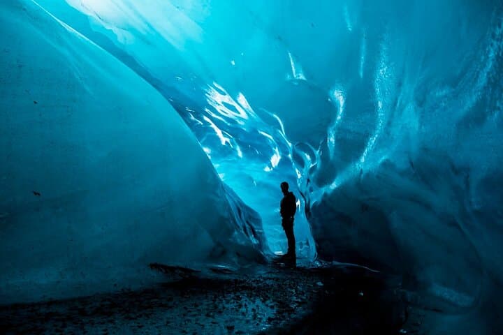 Bogdanovich Glacier tour with hotel pick up