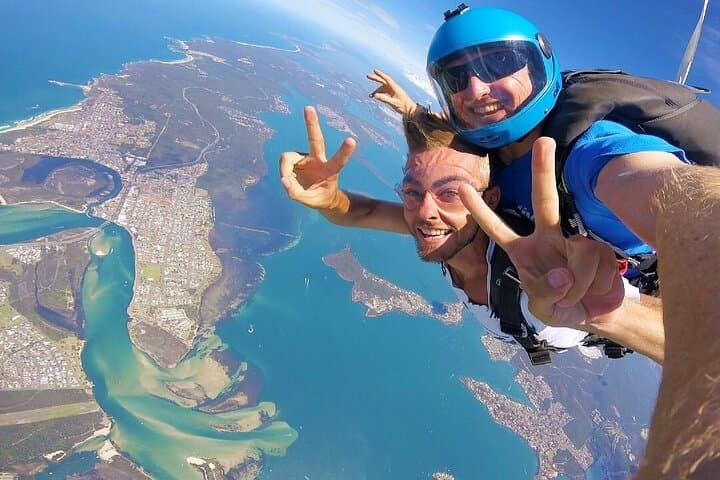 From Sydney: Tandem Skydive Experience over Newcastle Beach