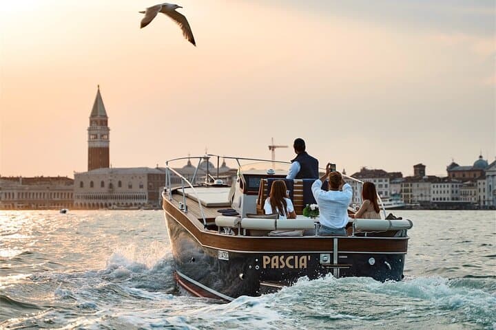 Luxury Boat Tour to Murano & Burano with Private Local Guide (6h)