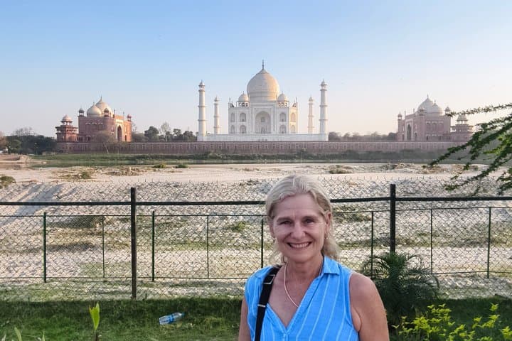 Private Shopping and Sightseeing Tour in Agra