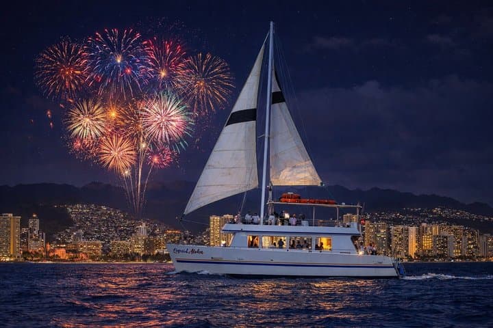 Waikiki Friday Fireworks Boat Cruise from Oahu